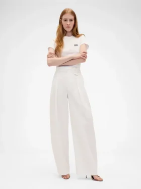 Pantalones plisados de talle alto con corte en arco de GAP × Victoria Beckham
