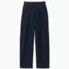 Pantalones plisados de talle alto con corte en arco de GAP × Victoria Beckham