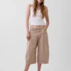 Pantalones tipo culotte de talle medio con cinturón