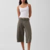 Pantalones tipo culotte de talle medio con cinturón