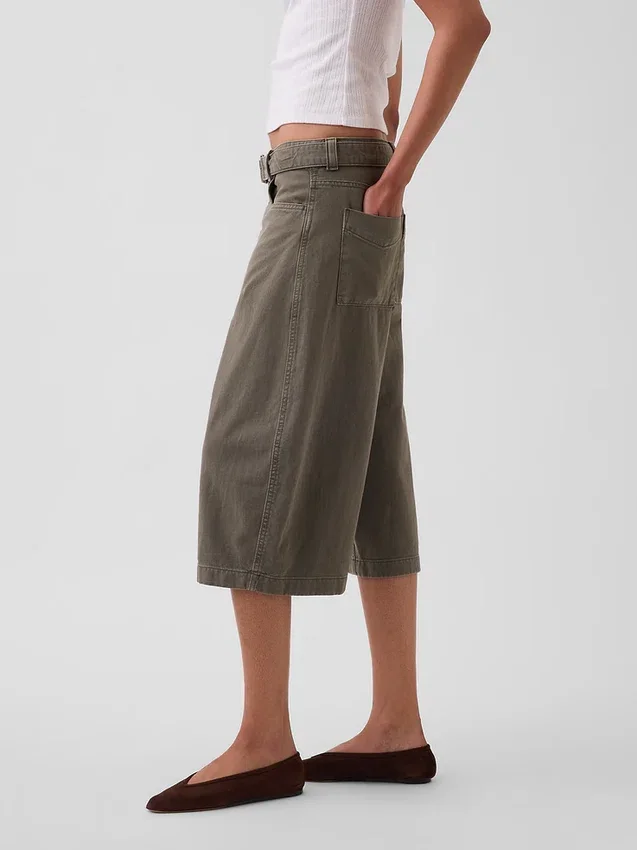 Pantalones tipo culotte de talle medio con cinturón