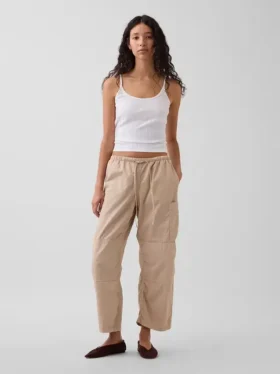 Pantalones utilitarios de sarga de talle medio con corte de barril
