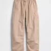 Pantalones utilitarios de sarga de talle medio con corte de barril