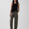 Pantalones utilitarios de talle medio hasta el tobillo