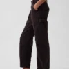 Pantalones utilitarios de talle medio hasta el tobillo