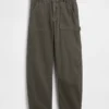 Pantalones utilitarios de talle medio hasta el tobillo