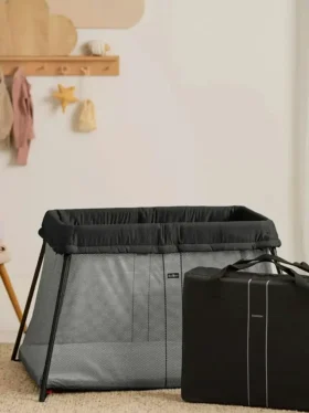 Paquete de cuna de viaje Babybjorn Light y sábana ajustable