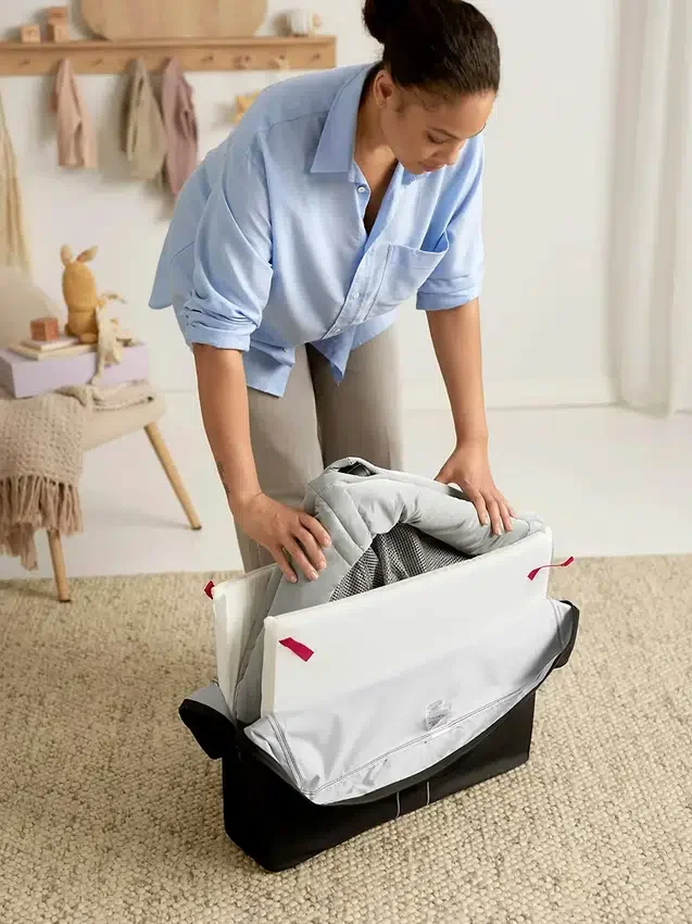 Paquete de cuna de viaje Babybjorn Light y sábana ajustable