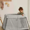 Paquete de cuna de viaje Babybjorn Light y sábana ajustable