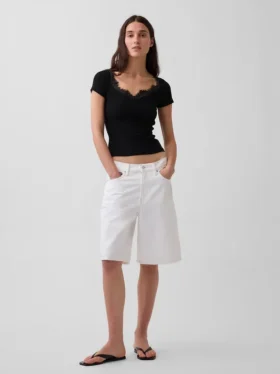 Partes de arriba modernas con ribete de encaje