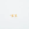 Pendientes con iniciales de oro de Admiral Row