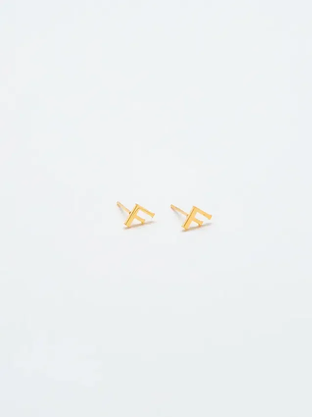 Pendientes con iniciales de oro de Admiral Row