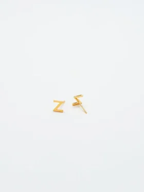 Pendientes con iniciales de oro de Admiral Row