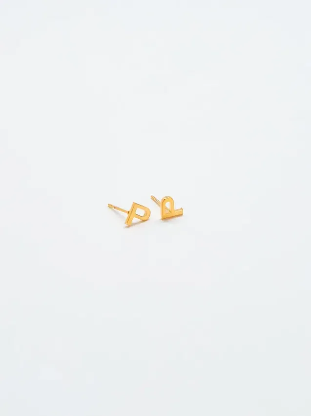 Pendientes con iniciales de oro de Admiral Row