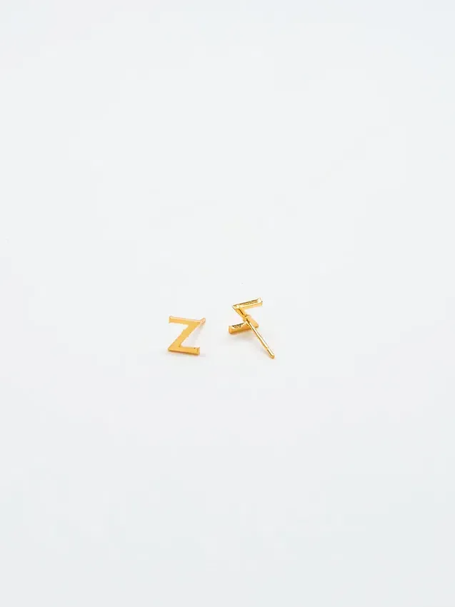Pendientes con iniciales de oro de Admiral Row