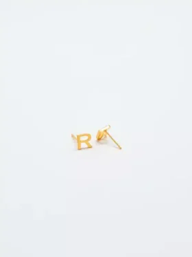 Pendientes con iniciales de oro de Admiral Row