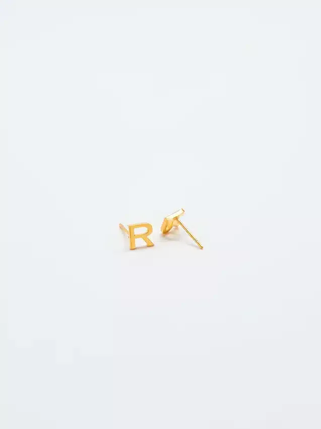 Pendientes con iniciales de oro de Admiral Row