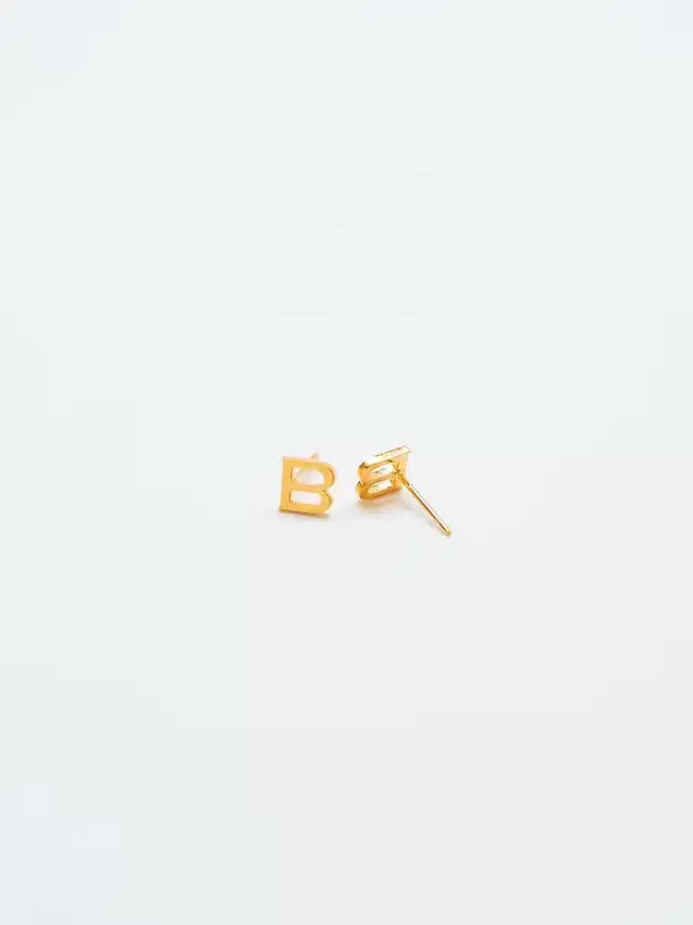 Pendientes con iniciales de oro de Admiral Row