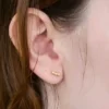 Pendientes de barra con perla de Admiral Row