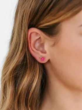 Pendientes de rosca con flor rosa intenso de Pierced Co