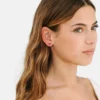 Pendientes de rosca con flor rosa intenso de Pierced Co