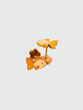 Pendientes de rosca con forma de pececito dorado para orejas perforadas