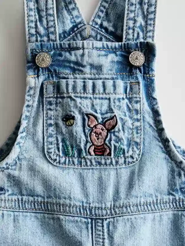 Peto de mezclilla de Winnie the Pooh para bebé