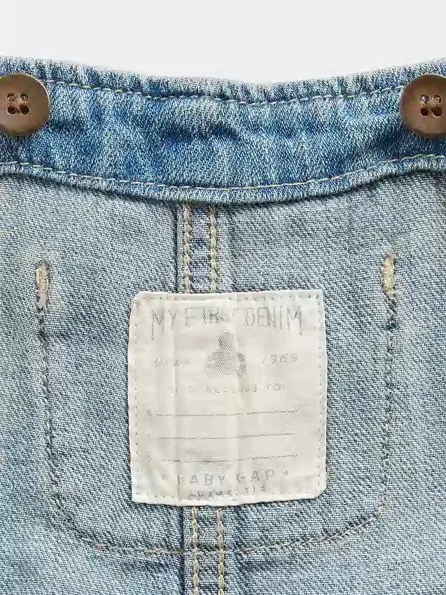 Peto de mezclilla para bebé