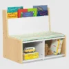 Rincón de lectura para niños pequeños con banco acolchado