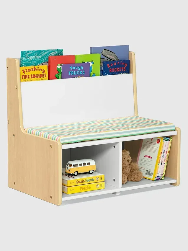 Rincón de lectura para niños pequeños con banco acolchado
