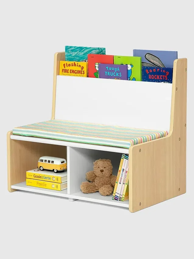 Rincón de lectura para niños pequeños con banco acolchado