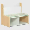 Rincón de lectura para niños pequeños con banco acolchado