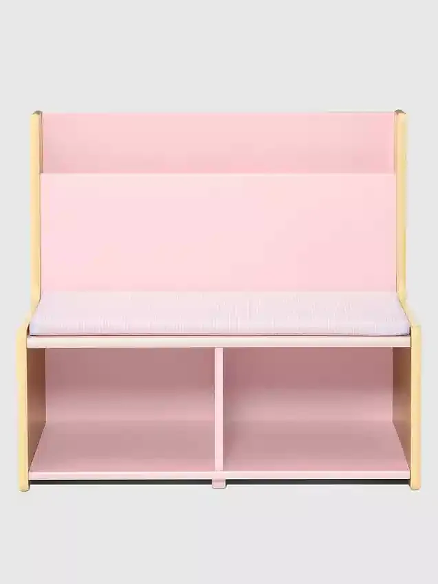 Rincón de lectura para niños pequeños con banco acolchado