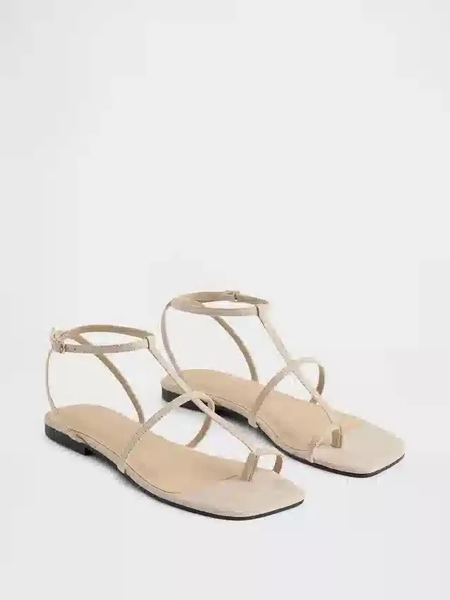 Sandalias con correa en T de gamuza vegana