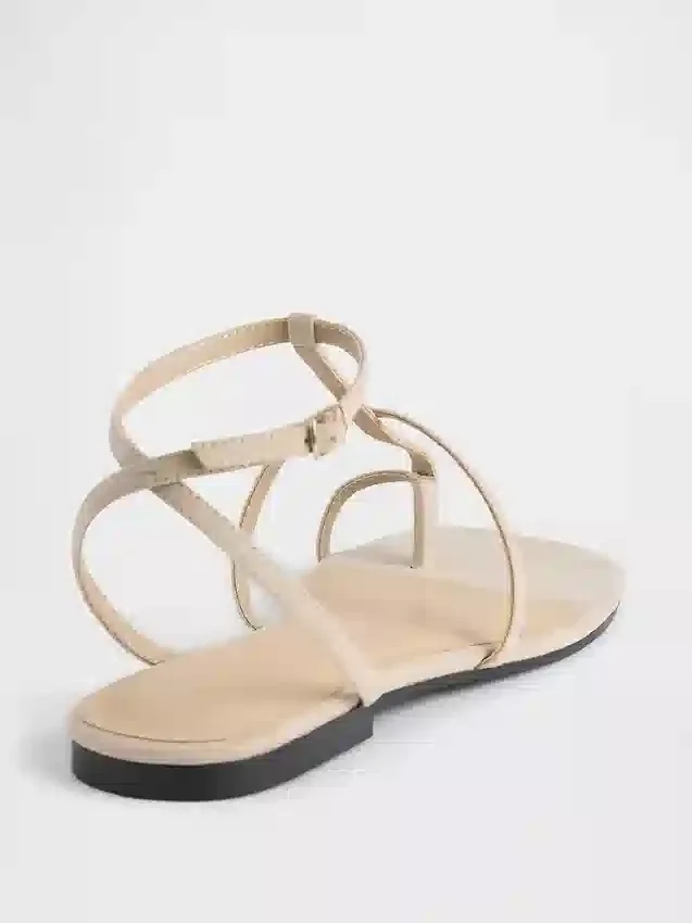 Sandalias con correa en T de gamuza vegana