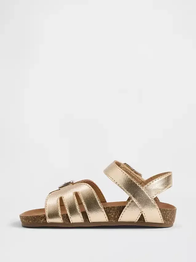 Sandalias con correas metalizadas para niños pequeños