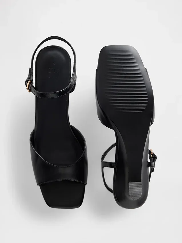 Sandalias de cuña de cuero vegano
