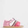 Sandalias de fresa para bebé