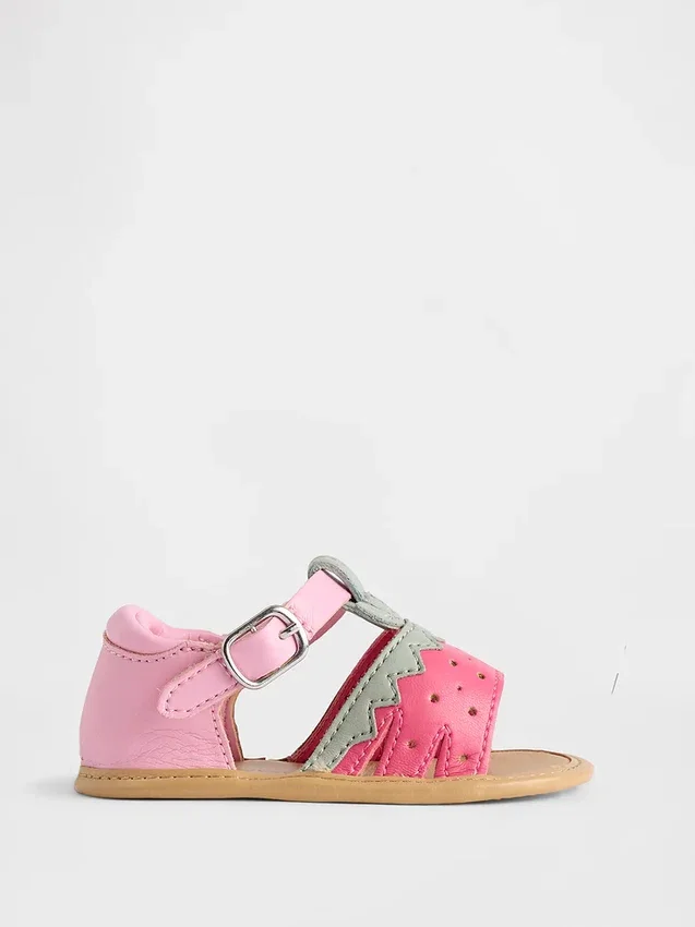 Sandalias de fresa para bebé
