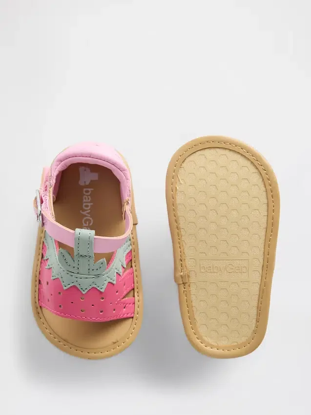 Sandalias de fresa para bebé