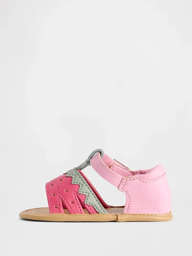 Sandalias de fresa para bebé