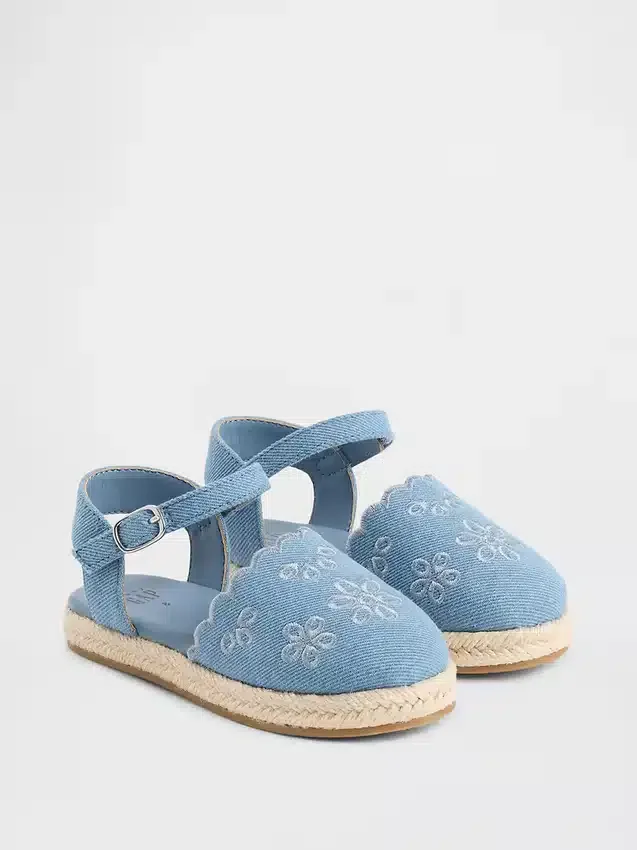 Sandalias tipo alpargatas para niños pequeños