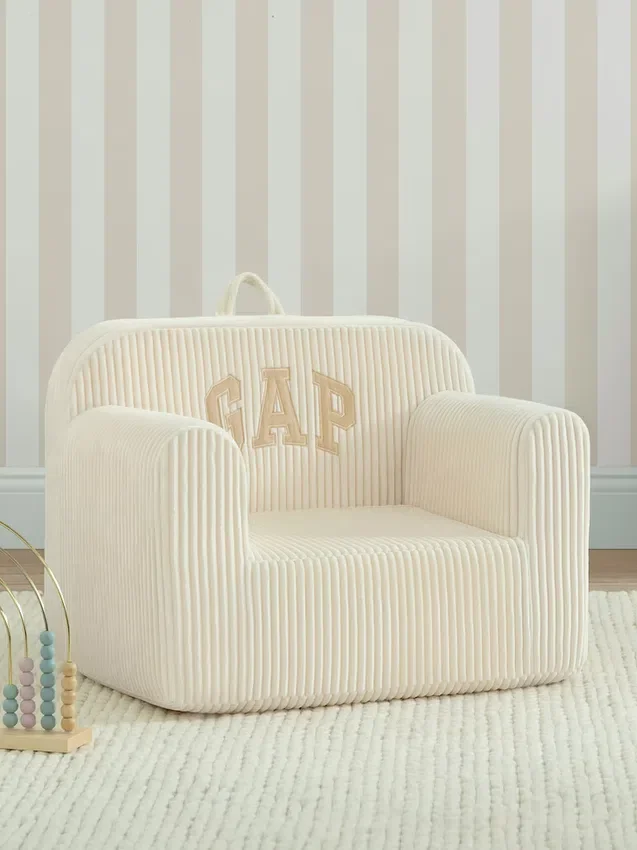 Silla de espuma con logotipo de babyGap en terciopelo acanalado