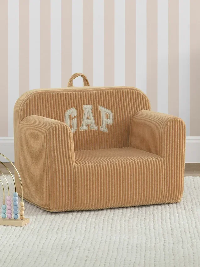 Silla de espuma con logotipo de babyGap en terciopelo acanalado