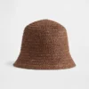 Sombrero de paja tipo cubo