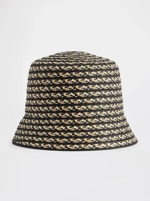 Sombrero de paja tipo cubo