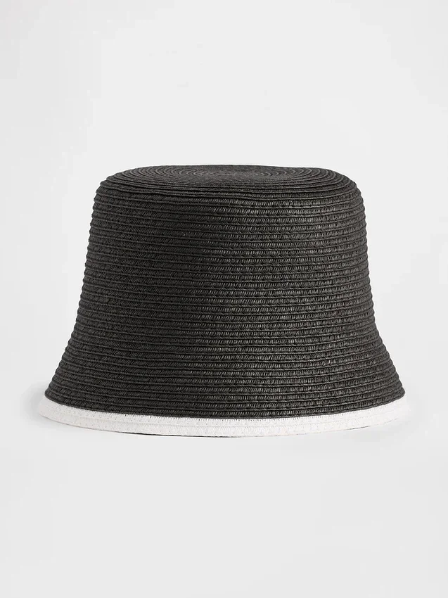 Sombrero de paja tipo cubo