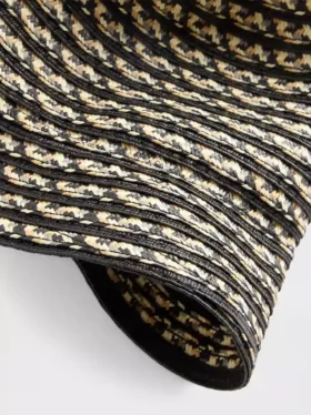Sombrero de paja tipo cubo