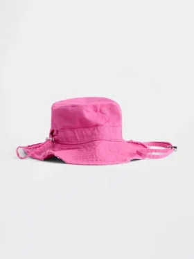 Sombrero de pescador con bordes deshilachados