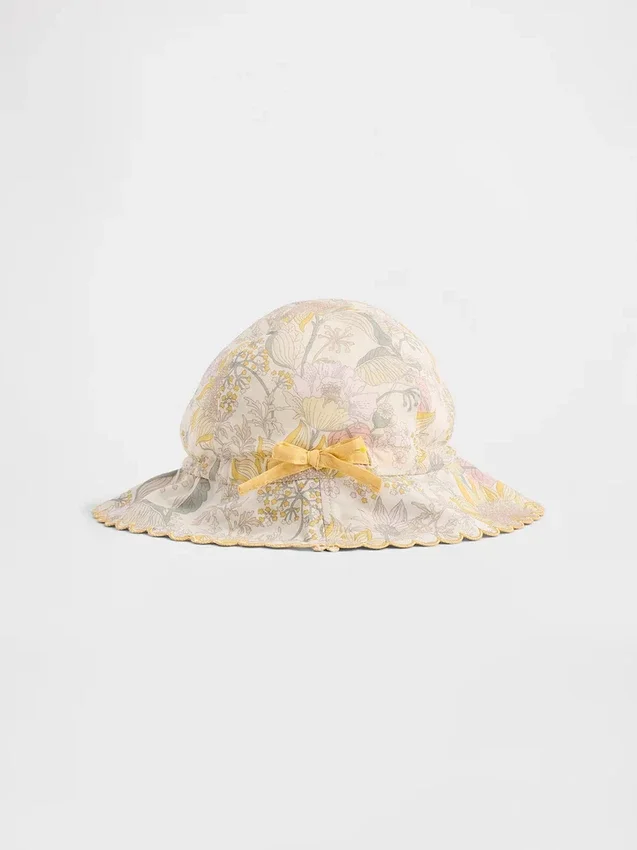 Sombrero floral para bebé